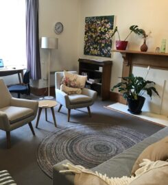 Large furnished character shared room in historic Spinks cottage